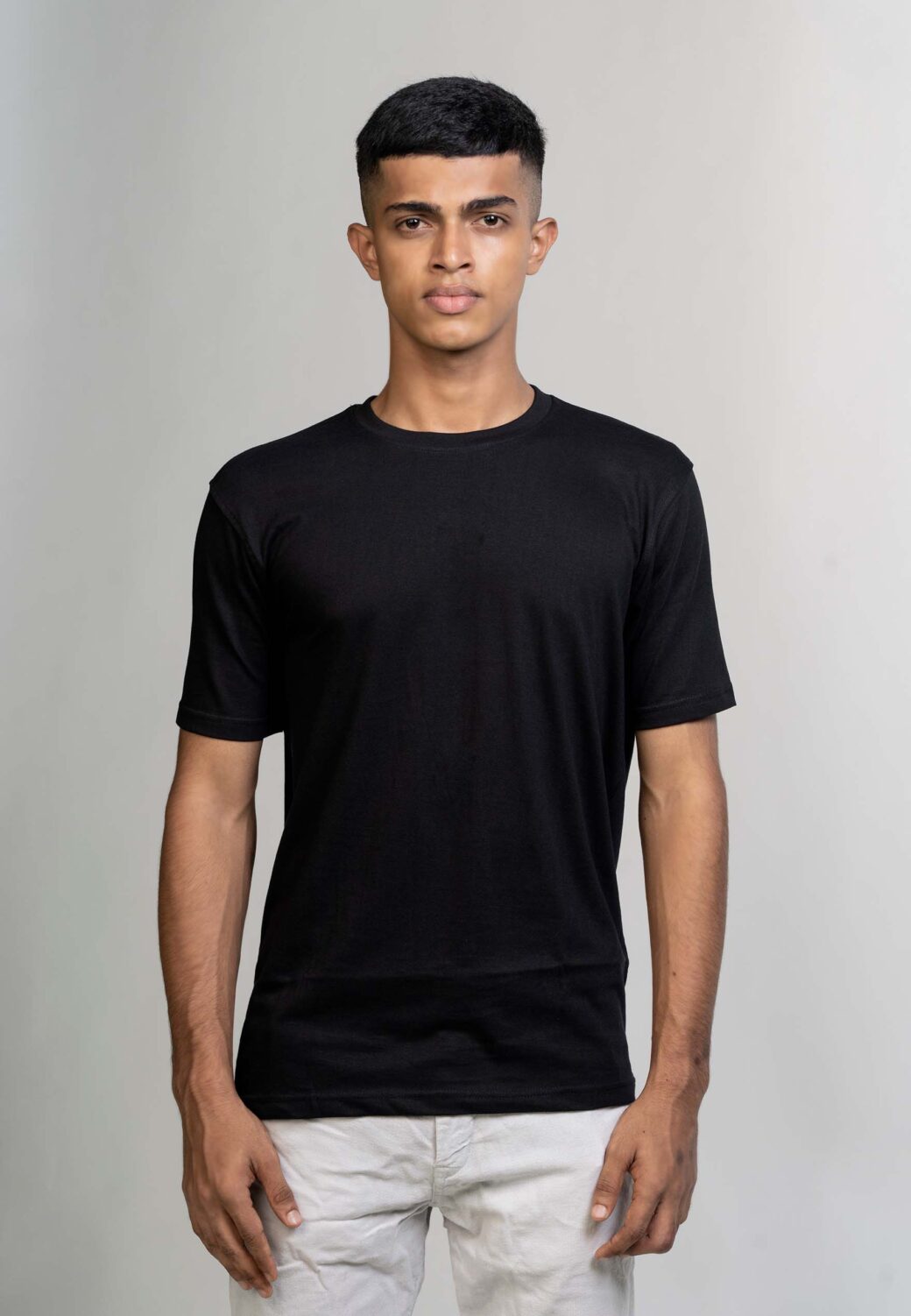 Black Plain T-shirts - Astrid Nova